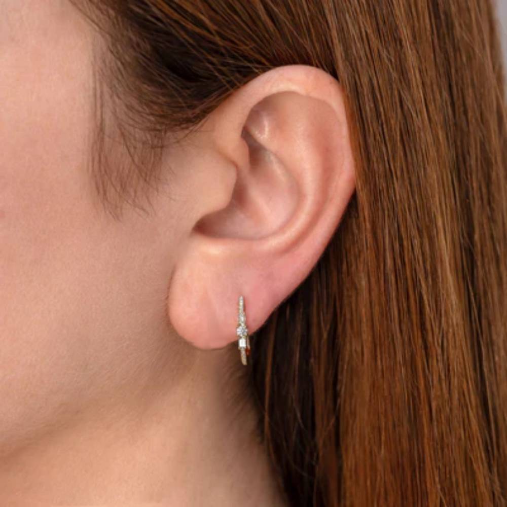 Shy Creation Women's 0.28ct Diamond Baguette Oval Hoop Earring in 14K Yellow Gold