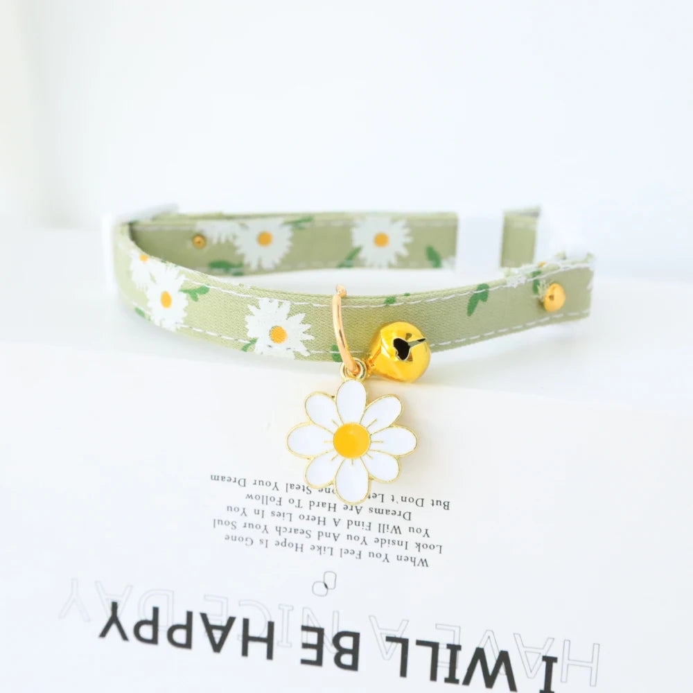 Adjustable Beauty Cat Pet Collar with Bell Dog Necklace Cute Kitten Puppy Flower Pendant Cat Accessories Supplier