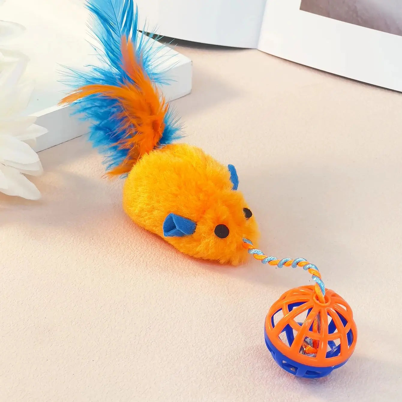 A stuffed mouse with a string sounding bell ball teases the Cat Mouse Cat Toy Feather Mouse Cat self-hi toy