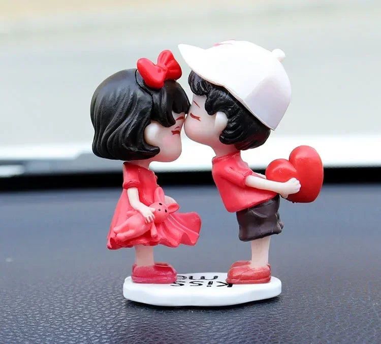 Mini Resin Couples Figurine Cute Lovers Balloon Ornament for Car Dashboard Office Decor Valentine's Day Gift
