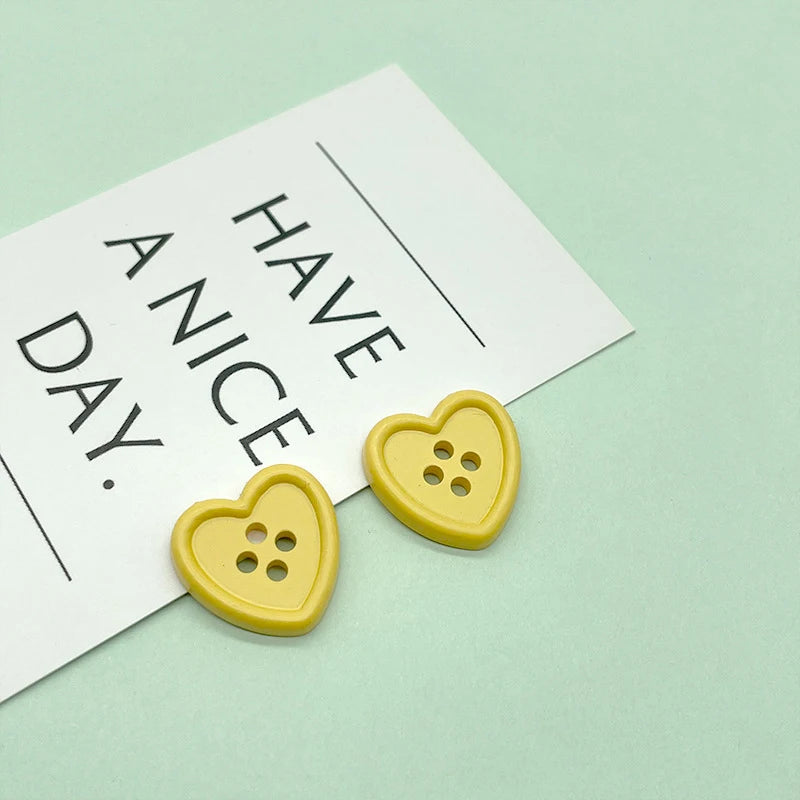 20 Piece Set of 18mm Colorful Heart Shaped Plastic Buttons for Children's Clothing and Sweaters Cute DIY Sewing Accessories