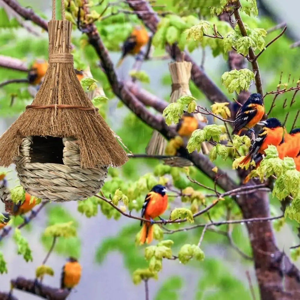 Hanging Bird House Hand Woven Grass Bird Hut Eco-friendly Birds Straw Cages Cozy Birds Nest Shelter from Cold Weather