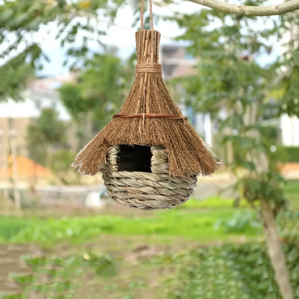 Hanging Bird House Hand Woven Grass Bird Hut Eco-friendly Birds Straw Cages Cozy Birds Nest Shelter from Cold Weather