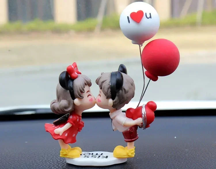 Mini Resin Couples Figurine Cute Lovers Balloon Ornament for Car Dashboard Office Decor Valentine's Day Gift