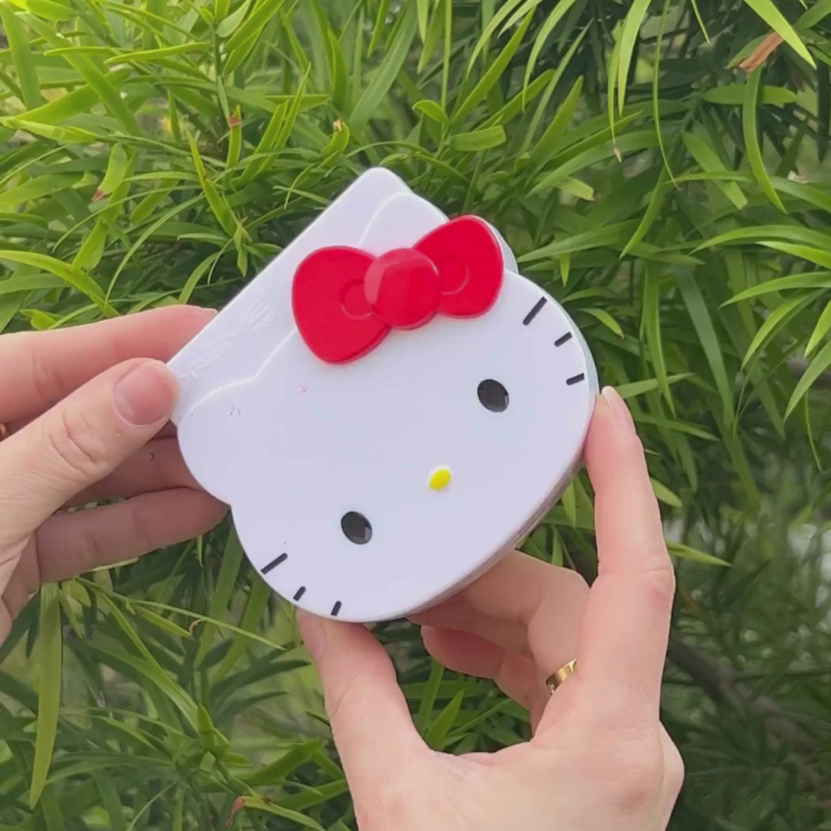 The Crème Shop x Hello Kitty Mattifying Blotting Papers with Mirror