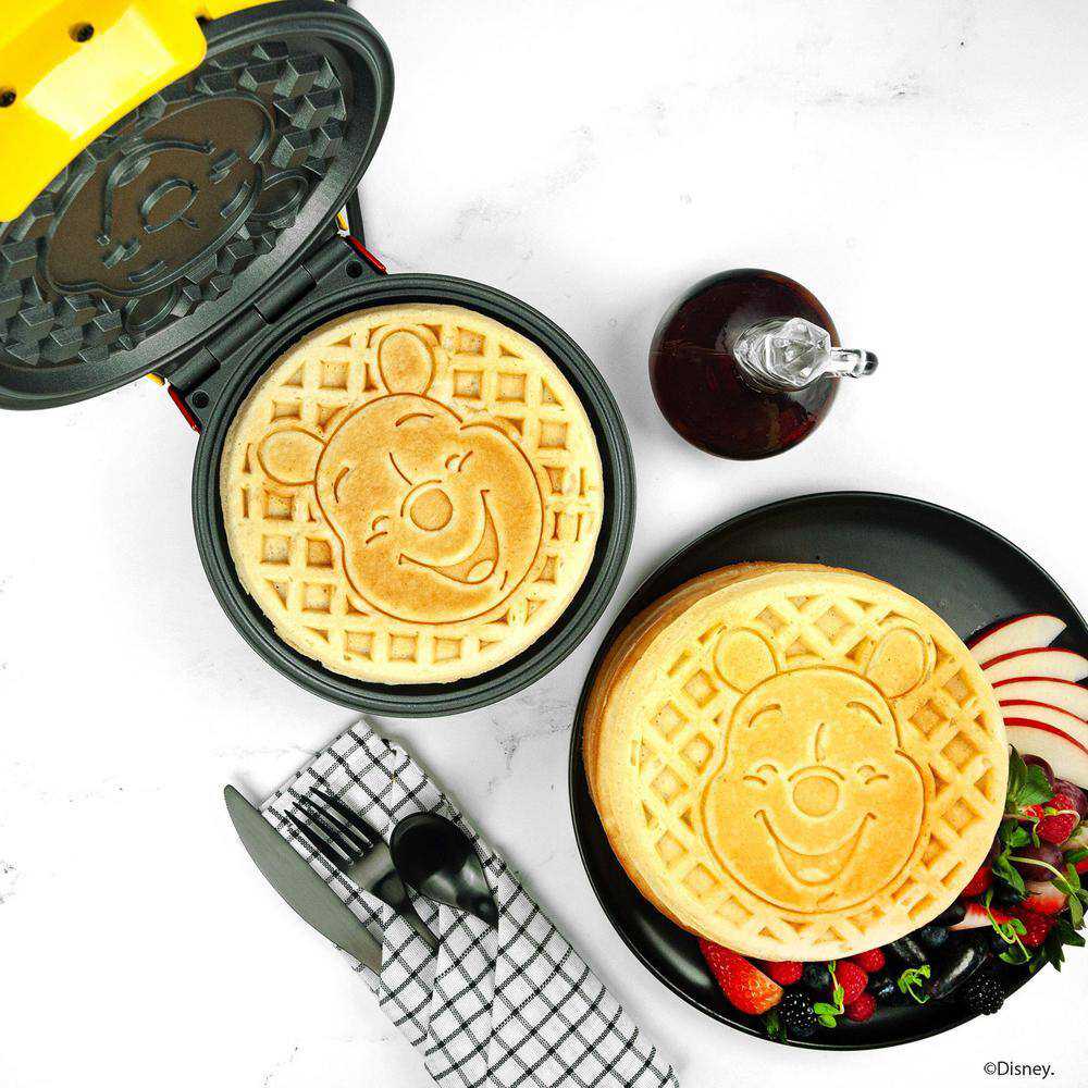 Uncanny Brands WM1/DIW/WP1 Disney Winnie the Pooh Waffle Maker - Yellow/Red