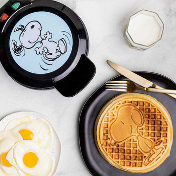 Uncanny Brands WM1/PEA/SN2 Peanuts Snoopy Waffle Maker - Black/Blue