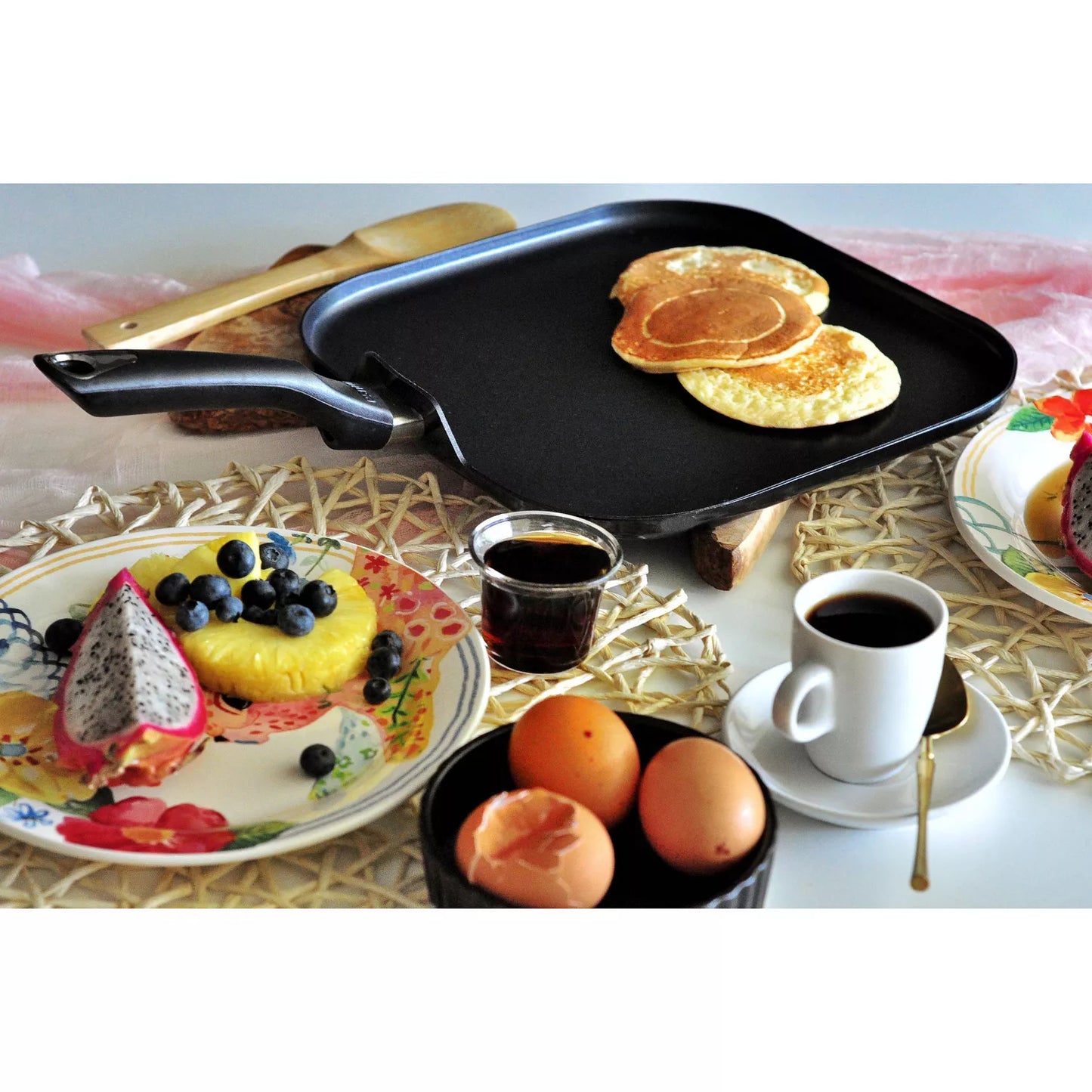 IMUSA 11" Square Bistro Griddle with Bakelite Handle - Black