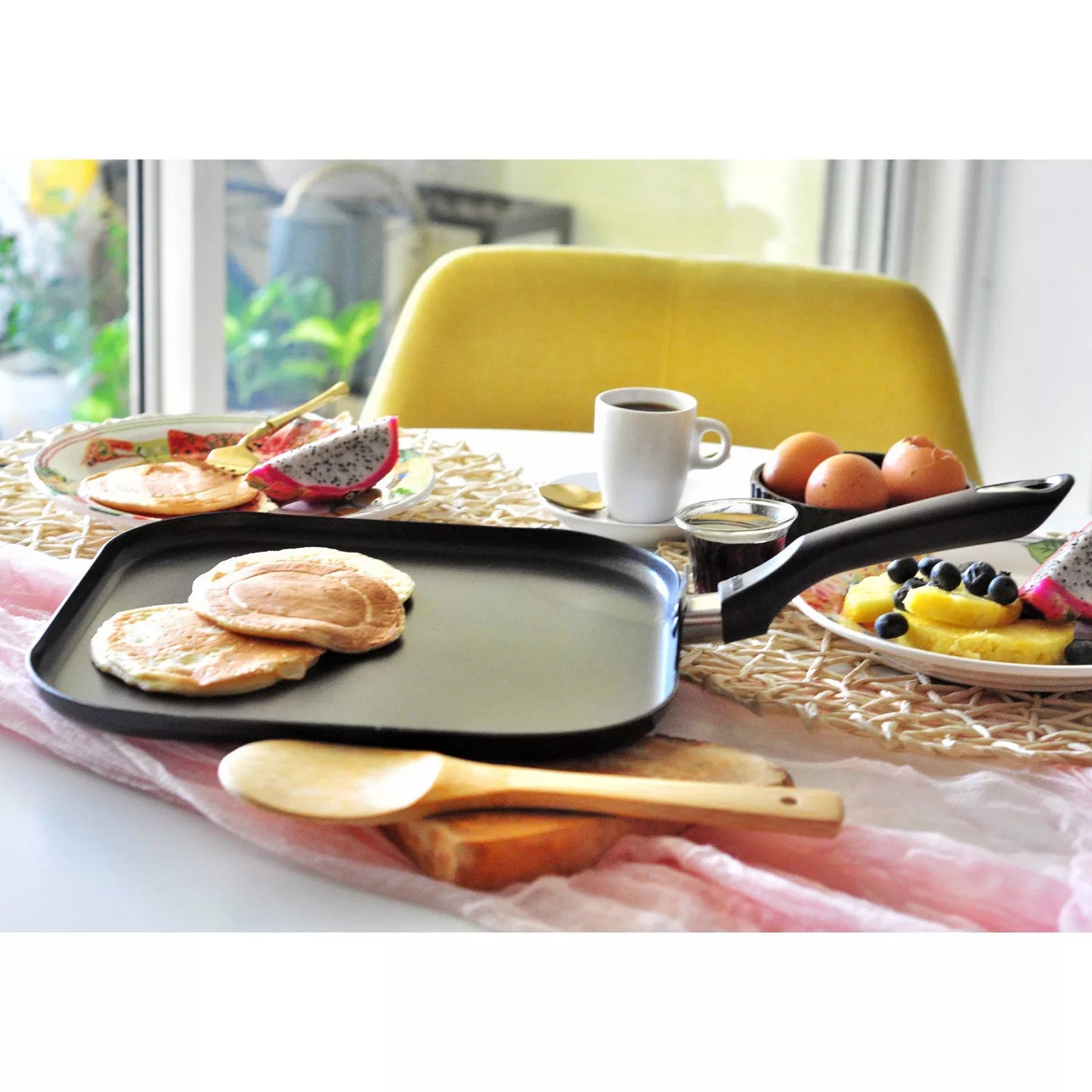 IMUSA 11" Square Bistro Griddle with Bakelite Handle - Black