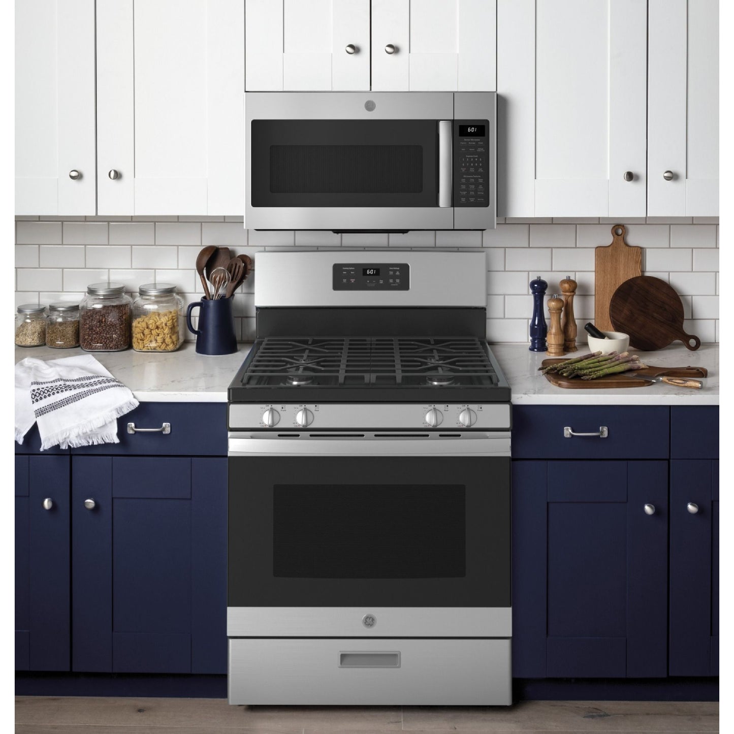 GE JGBS61RPSS 4.8 cu.ft. 30" Freestanding Gas Range with 4 Sealed Burners - Stainless Steel